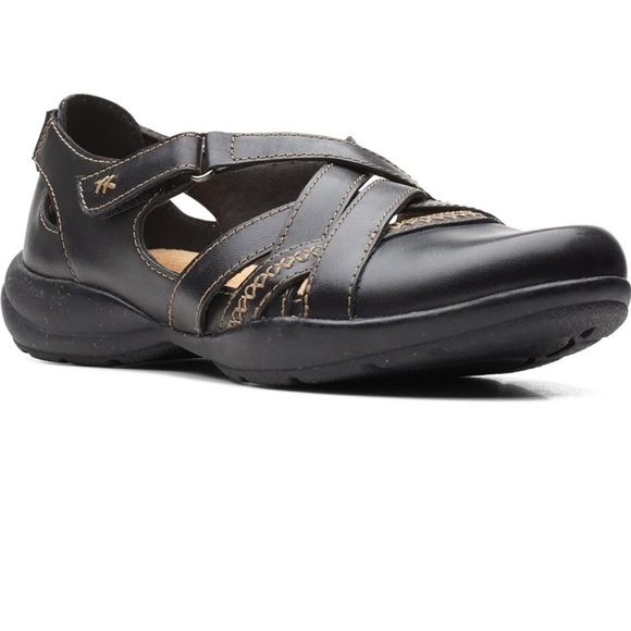 New Clark’s Sandal - Picture 2 of 3